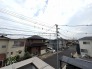 車通りの少ない閑静な住宅地、のびのびした子育てに適します。
