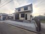 車通りの少ない閑静な住宅地、のびのびした子育てに適します。

