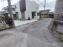 幅員こそやや狭くても、その分交通量が少なくて安心。

