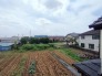 車通りの少ない閑静な住宅地、のびのびした子育てに適します。
