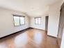 窓から届く明るさが心地よい、健やかな住空間。余白のある設計で、思い思いの時間を過ごせます。
