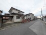 穏やかな住環境に溶け込み、日々の暮らしに安心感をもたらす落ち着いた佇まいの住まいです。
