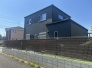 車通りの少ない閑静な住宅地、のびのびした子育てに適します。
