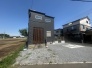 角地につき、開放感に恵まれる住居がここに。
