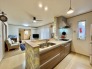料理をしながらでも、ご家族との会話を楽しめる対面キッチン。
