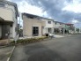 車通りの少ない閑静な住宅地、のびのびした子育てに適します。

