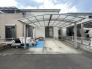 駐車場は停めやすい広さで３台可、家庭菜園も楽しめる。敷地のびのび約83坪。

