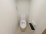 新しくお住まいになる方のことを考えて、トイレも新品に交換しました。
