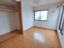 たっぷりの陽光と、心地よい風が舞い込みます。
