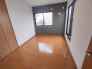 ベースカラーと異なった配色の壁紙を使用。ちょっとお部屋の雰囲気が変わります。
