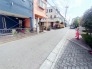 前面道路は歩道も整備され、小さなお子様にも安心です。
