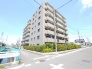 車通りの少ない閑静な住宅地、のびのびした子育てに適します。
