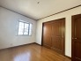 住宅街の２階南向きのお部屋、日当たりはご覧のとおり良好です。
