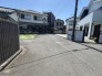車通りの少ない閑静な住宅地、のびのびした子育てに適します。
