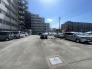 敷地内駐車場は平置きです。空き状況はご確認ください。