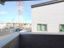 車通りの少ない閑静な住宅地、のびのびした子育てに適します。
