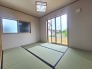 心身を穏やかに整えてくれる、素朴な風合いと静けさが漂う安らぎの空間。