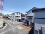 あたり一帯に住宅が広がる立地、住宅地ならではのロケーション。
