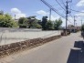 幅員こそやや狭くても、その分交通量が少なくて安心。
