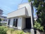 最寄り駅まで徒歩８分の近さ。 忙しい朝が助かる立地、 暮らしにゆとりが生まれます。

