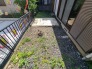 暮らしに彩りを添えるゆとりある空間として、自分好みの庭づくりを楽しめる開放的な屋外スペースです。