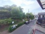 前面の住まいとの距離感があるから、圧迫感を感じません。
