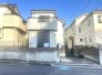 目の前の通りは、歩道も整備されております。