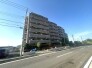 タイル張りの荘厳な外観は、マンションならでは。
