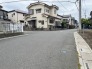 幅員こそやや狭くても、その分交通量が少なくて安心。
