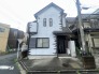住民の方が主に利用する交通量少なめの道路に面してます。
外壁・屋根塗装する予定になります。令和8年8月リフォーム完成予定。