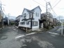 風通し・日当たりに優れる角地。開放感をお楽しみください。
外壁・屋根は今回のリフォームで塗装いたします。令和8年8月リフォーム完成予定。