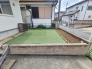 住まいと調和するプライベートな屋外スペースが、暮らしにささやかな癒やしと潤いをもたらします。