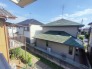 前面の住まいとの距離感があるから、圧迫感を感じません。
