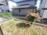 季節のお花を少し楽しむのにちょうどいいサイズのお庭です。
