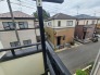 落ち着いた住宅街の風景が広がり、日々の暮らしに静かな安らぎを感じさせる眺望です。