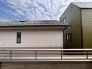 住宅街の中の一戸建て、あたりはほとんど住宅です。
