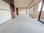 ゆとりある広がりを感じさせるシンプルな空間が、日々の暮らしに静かな安らぎをもたらしてくれます。