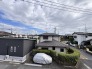 前面の住まいとの距離感があるから、圧迫感を感じません。
