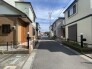４．５ｍの前面道路はゆとりある幅員が確保されており、落ち着いた住宅街の静かな日常と、穏やかな住環境が整った心地よい景観が広がっています
