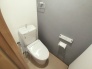 新しくお住まいになる方のことを考えて、トイレも新品に交換しました。
