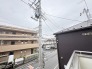 街の風景を身近に感じながら、穏やかな時間を過ごせる住環境です。
