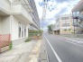 街並みに自然と溶け込む、落ち着いた雰囲気の住宅地。日々の暮らしを穏やかに彩る住環境です。
