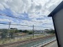 前面の住まいとの距離感があるから、圧迫感を感じません。
