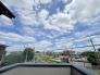 視界を遮るもののない広大な空が広がり、心まで解き放たれるような開放感に満ちた眺望が楽しめます。
