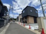 幅員こそやや狭くても、その分交通量が少なくて安心。
