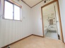 穏やかな色合いでまとめられた、日々の生活を優しく包み込んでくれるような心地よい空間です。