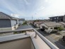 空が広く見渡せる開放的な眺望が、穏やかな日常の時間を静かに彩ります。
