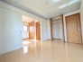 柔らかな色調のアクセントクロスが空間を彩り、心安らぐ穏やかなひとときを演出してくれます。
