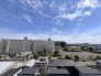 あたり一帯に住宅が広がる立地、住宅地ならではのロケーション。
