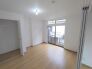 今からここを誰のお部屋にしようか、そんな洋室。大きさは6帖です。
